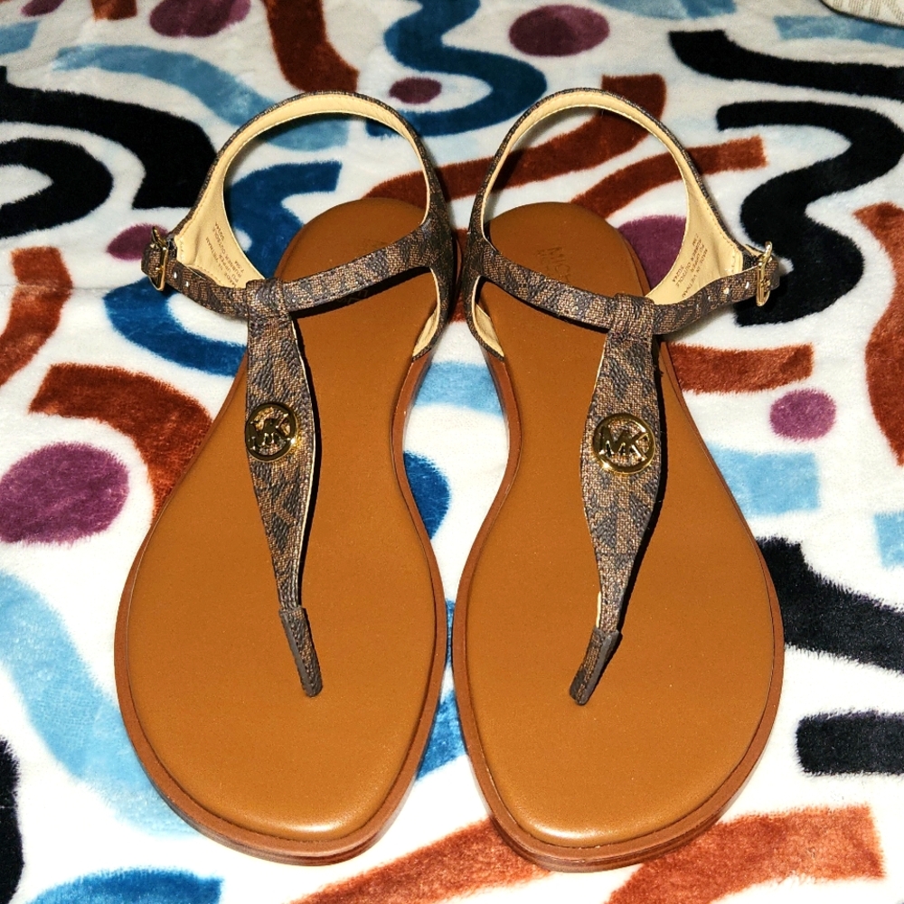 Michael Michael Kors Womens Mallory Monogram Thong Flat Sandals Brown